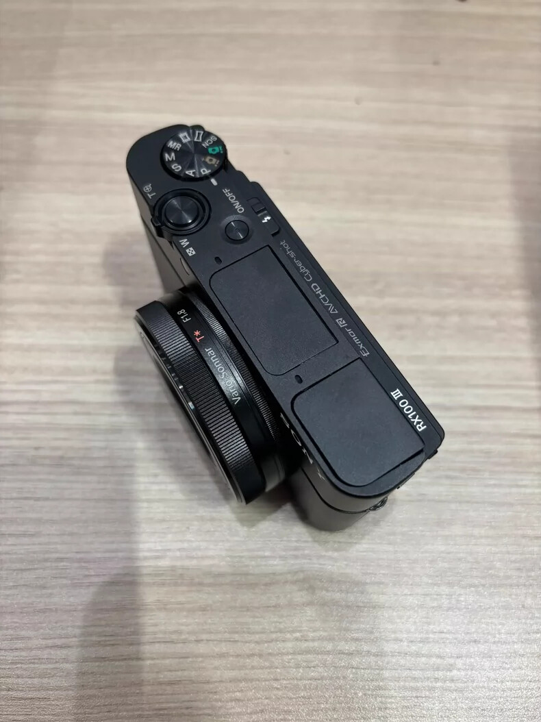 Sony Cyber-shot DSC-RX100 III M3 Digital Camera with Wifi NFC