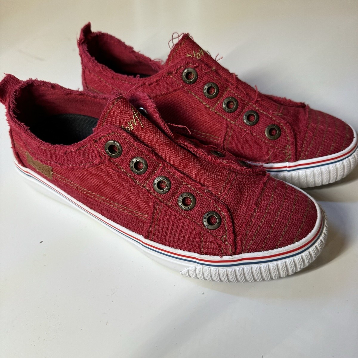 Cute! Womens Red BLOWFISH Slip-On Sneakers - Shoe Size US  display picture 2