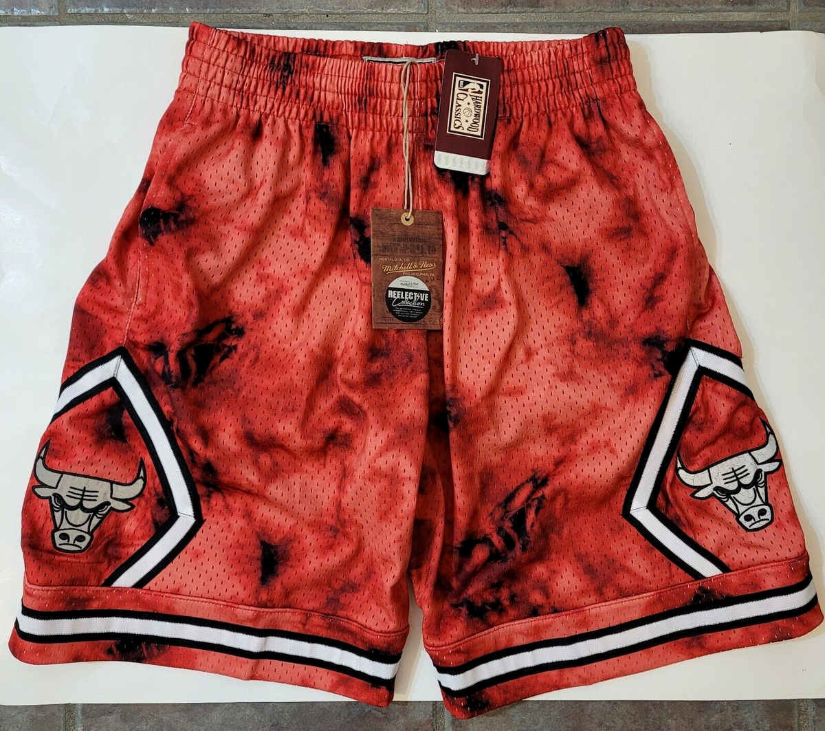 Mitchell & Ness NBA Chicago Bulls 1997-98 Galaxy Swingman Shorts