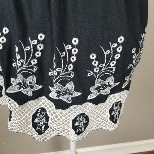 Vertigo Paris Women's S Black/White Embroidered & Lace Trimmed Mini Dress - Picture 3 of 6