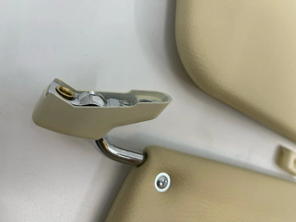 Sunvisor with Metal Bracket Clips Set Fits For Mercedes R107 SL 1971-1989 Beige - Imagem 2 de 2