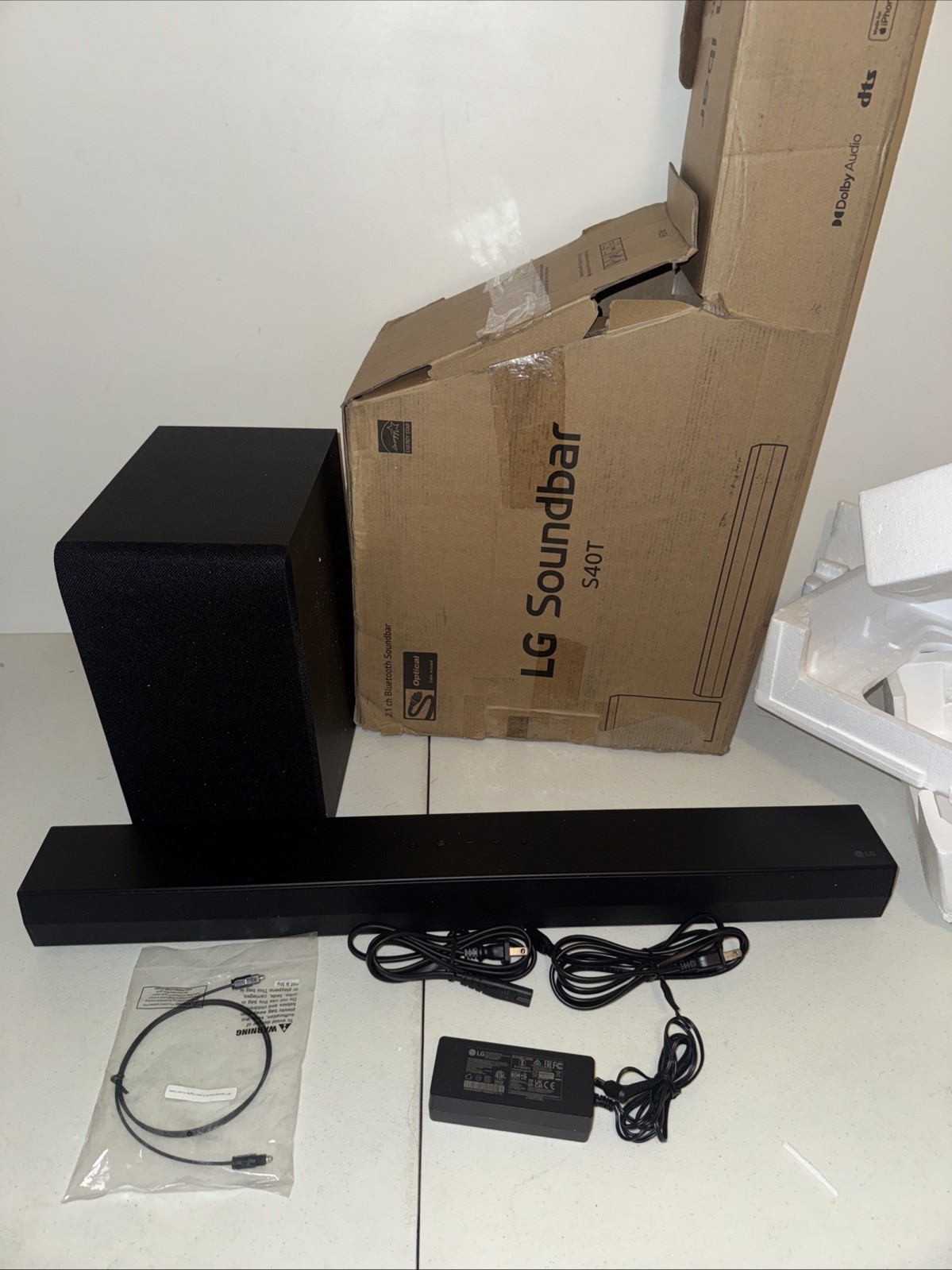 LG S40T 2.1-Channel Soundbar with Wireless Subwoofer