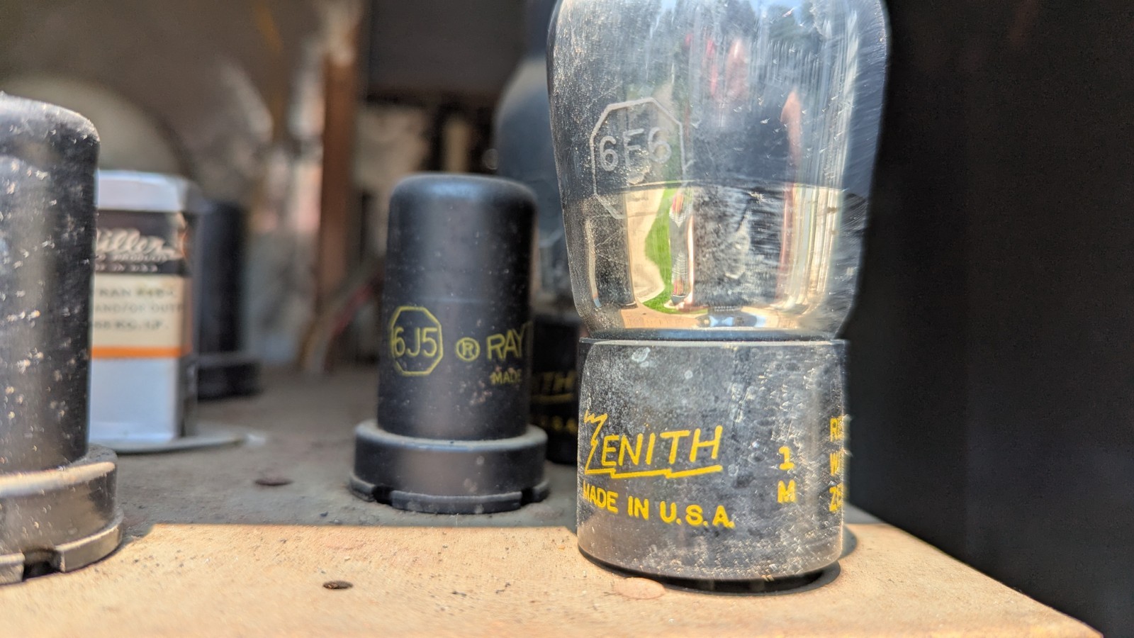 Vintage 1942 Zenith 10-S-669 Console Tube radio Works Rare!!