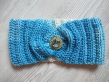 Fascia per capelli donna fatta a mano all'uncinetto in acrilico sfumato azzurro