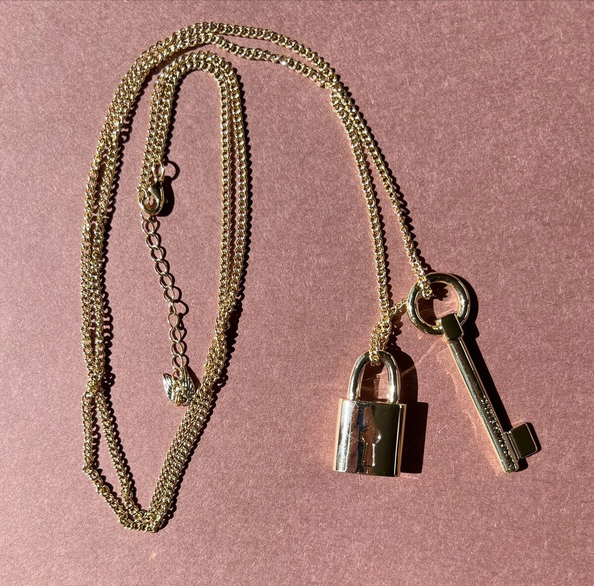 UNDERCOVER Collana Victoria's Secret Colore Oro Lucido con Serratura e Ciondoli Chiave