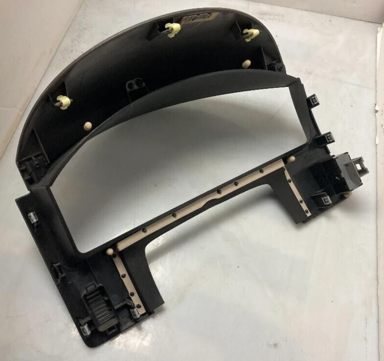 2008-2012 FORD ESCAPE SPEEDOMETER BEZEL P/N 8L84-78044D70-A ORIGINAL DO FABRICANTE FORD - Imagem 4 de 4