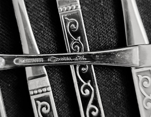 13 Oneida Ltd. SPANISH COURT Stainless Flatware OYSTER or COCKTAIL FORKS, Nice! - Picture 4 of 4