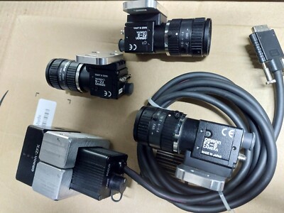 1x Omron ZFX SC50 Smart Sensor und 3x Omron FZ-S Industrielkamera