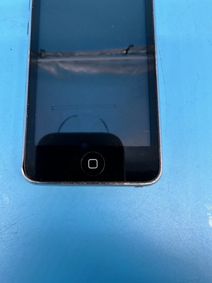 Apple iPod Touch 3rd Generation A1318 32GB, Black/Silver - Tested - Image 3 of 4