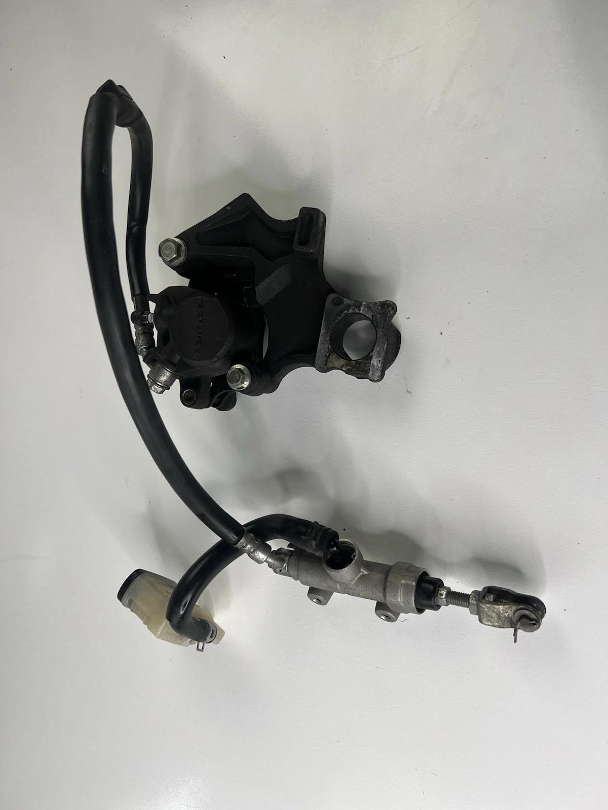 2006 Suzuki GSXR 600 R Rear Brakes Brake Caliper Mastercylinder 69100-01H00-999