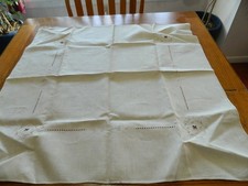 L-26 NWOT CREAM EMBROIDERED LINEN TABLECLOTH 33 INCH SQUARE