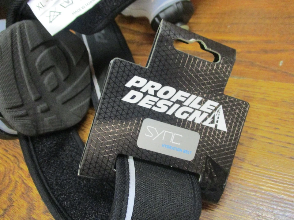 NEW PROFILE DESIGN SYNC HYDRATION SYSTEM BELT W/ 2 8oz BOTTLES - BLACK - LARGE - Image 3 of 4