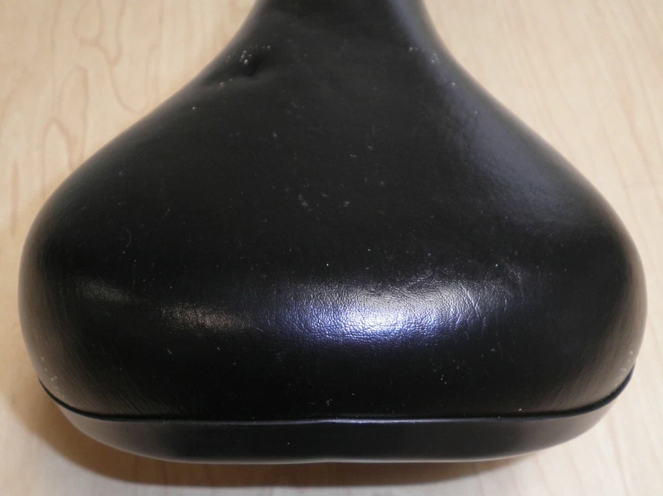 PEÇAS DE SELIM/ASSENTO DE BICICLETA PRETO/BRANCO MANGOOSE 767 - Imagem 3 de 4