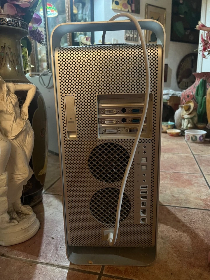 Power Mac G5  2Ghz 512 MB, Mint Condition, Original Box.  With Keyboard, Mouse - Image 3 of 4