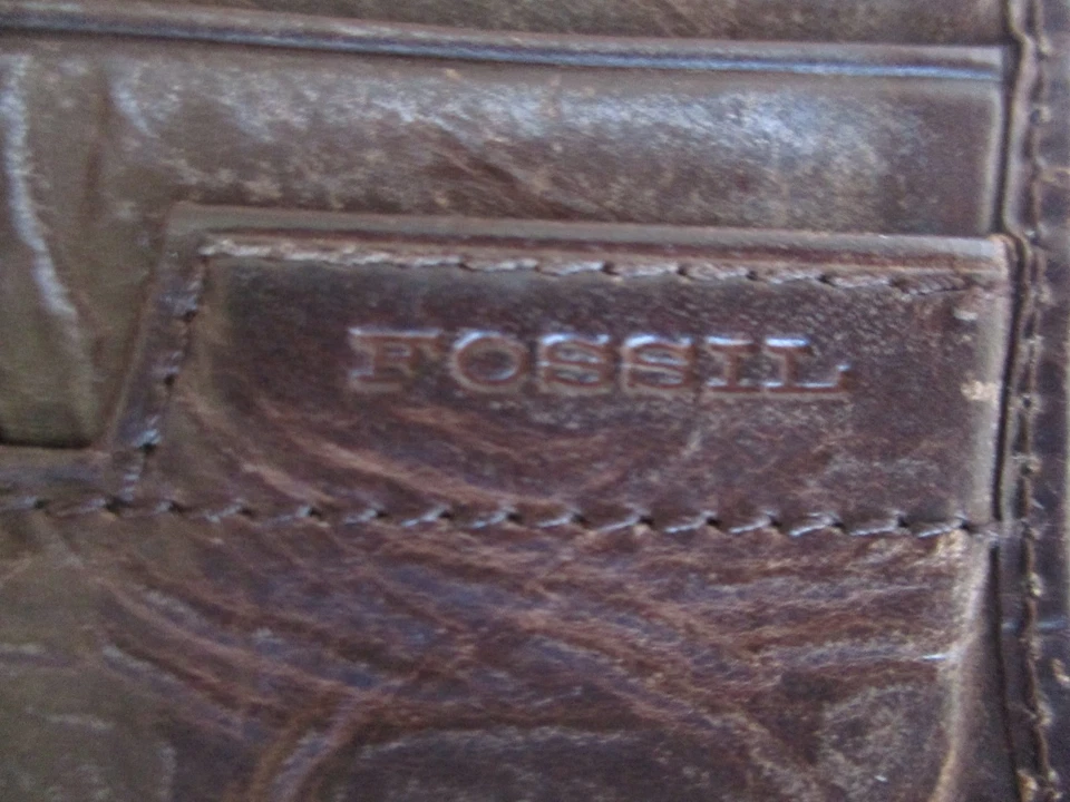 FOSSIL GENUINE SOFT FEEL LEATHER DARK BROWN WALLET PULL OUT CARD SLOT - image 4 of 4