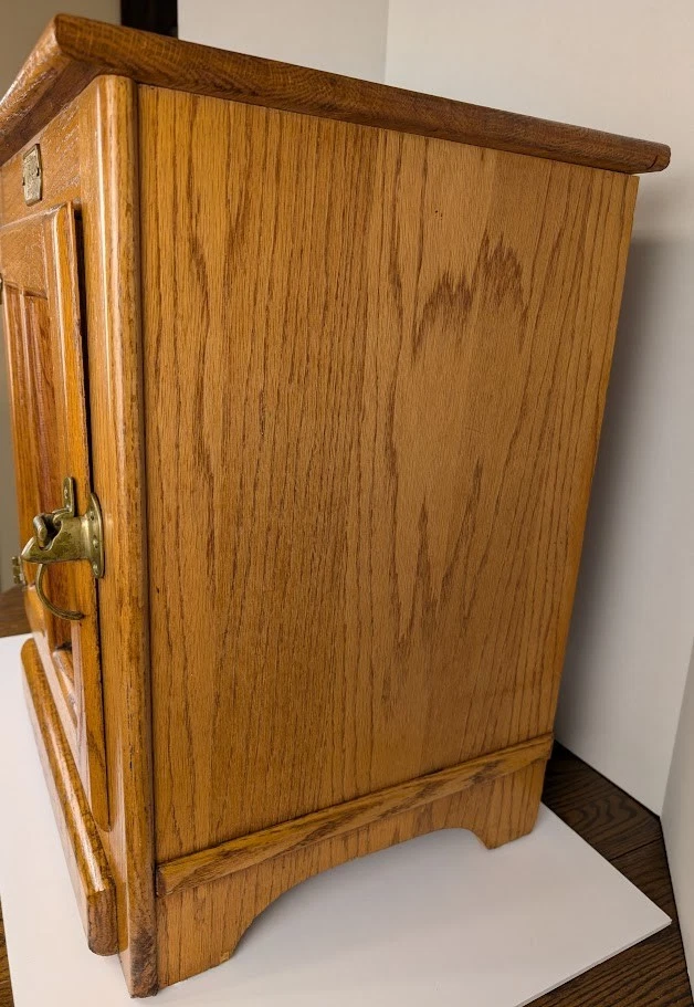 White Clad Oak Wood Ice Box - St. Louis MO. USA - 24" H - Latching Door, Vintage - Image 4 of 4
