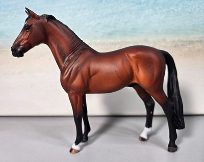 Hanoverian Hannoveraner Resin Modellpferd Deborah McDermott