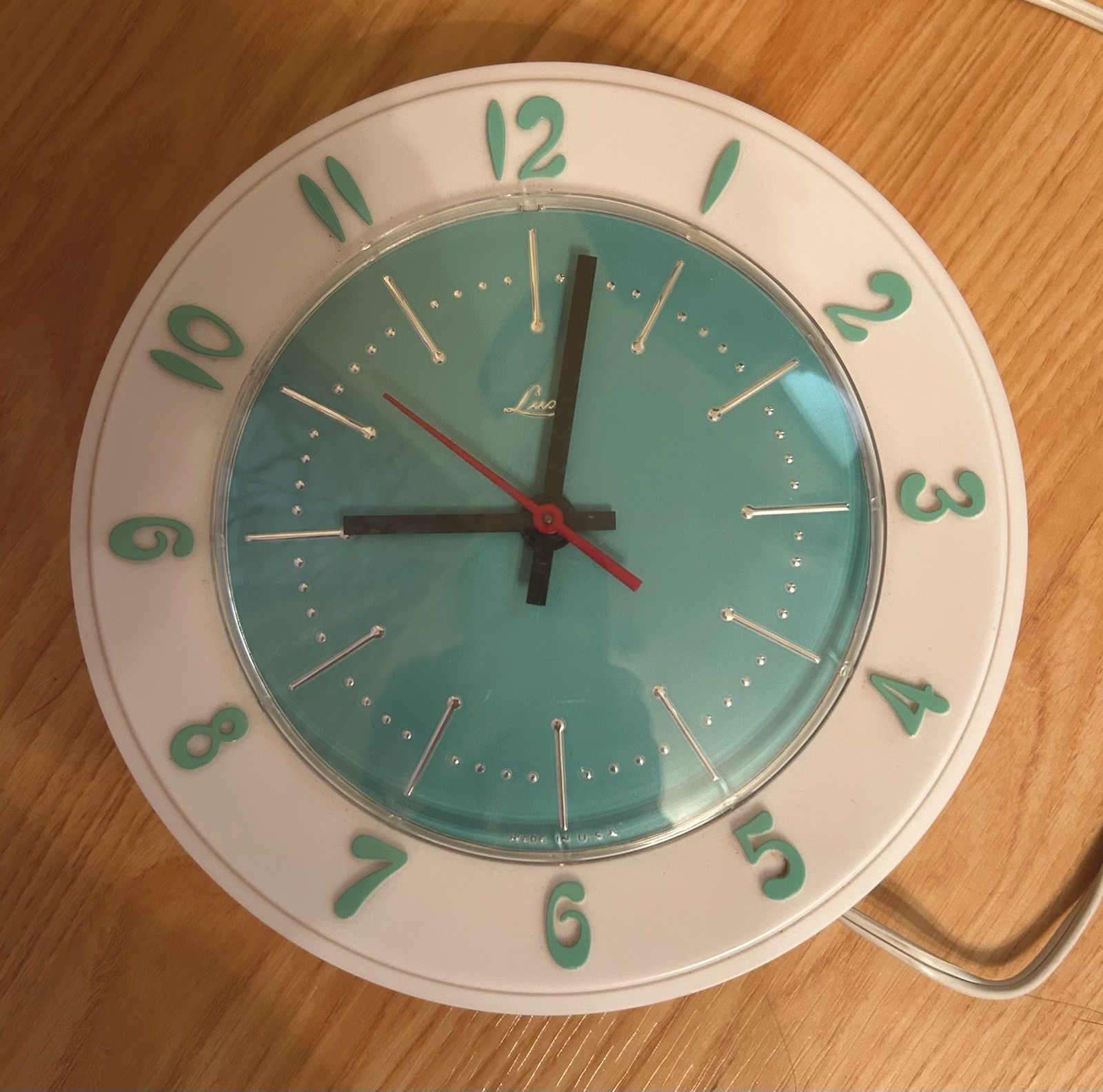 Vintage Lux Wall Clock by Robert Shaw-Fulton Turquoise and White 5171 Working