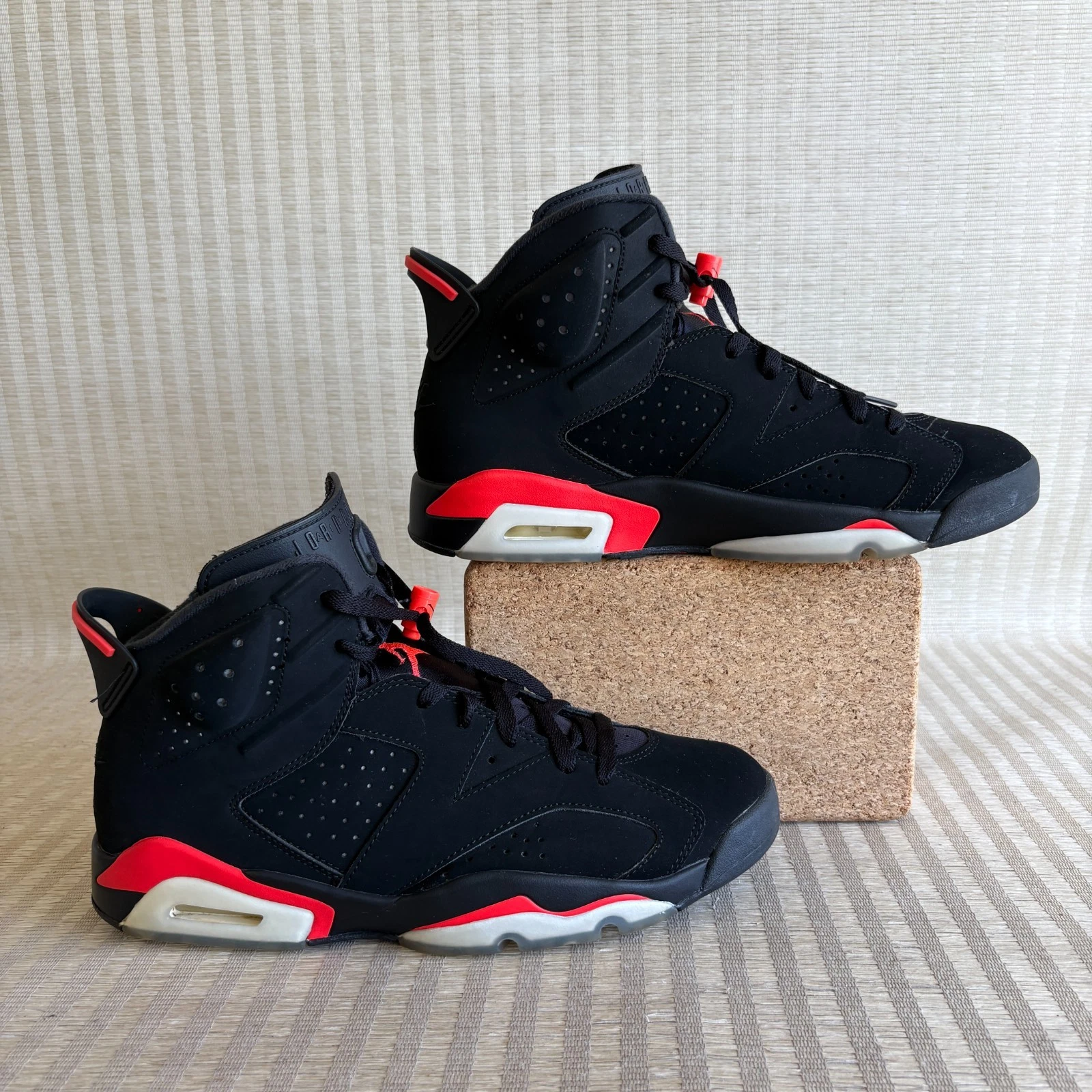 Nike Air Jordan 6 Retro Mid Infrared Mens Size 11.5 Basketball Shoes 384664-060
Opens in a new windo