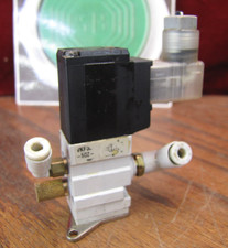 SMC VKF33-5DZ 3 port Solenoid Valve 24v dc 2w with 5/32" quick connects