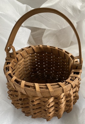 Vintage The Shaker Collection Basketville Round Basket With Swirls Brown Handle