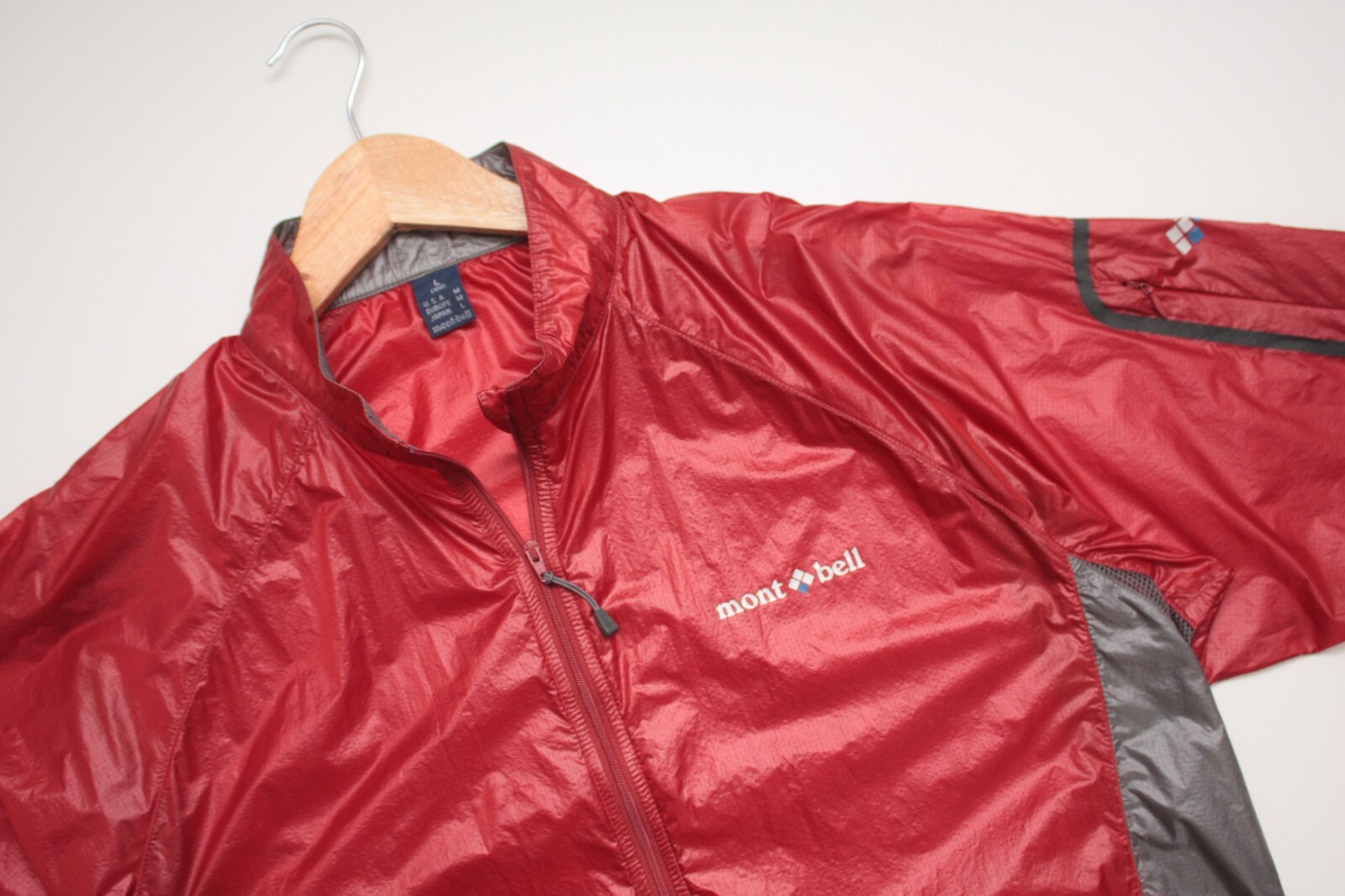Montbell Lightweight Wine Red Windbreaker Jacket Men's M