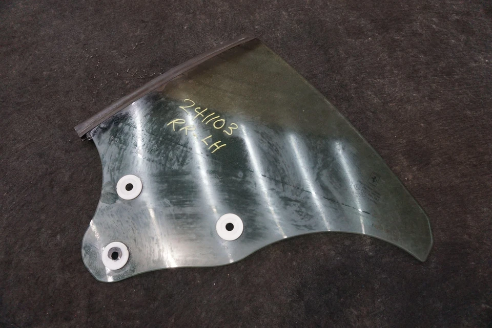 Cuarto de vidrio de ventana de ala trasera izquierda OEM 69876000 Ferrari California 2008-14 Foto 2 de 4