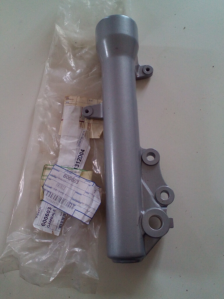 Pied de fourche gauche en aluminium haute résistance pour Piaggio X8