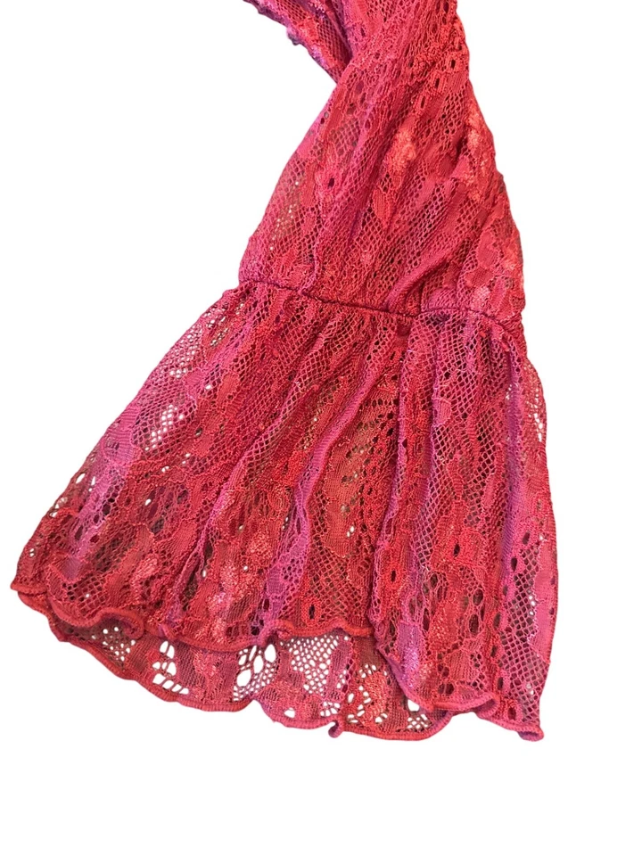 Blusa corta Free People roja de encaje transparente a lunares con mangas de campana talla M Foto 4 de 4