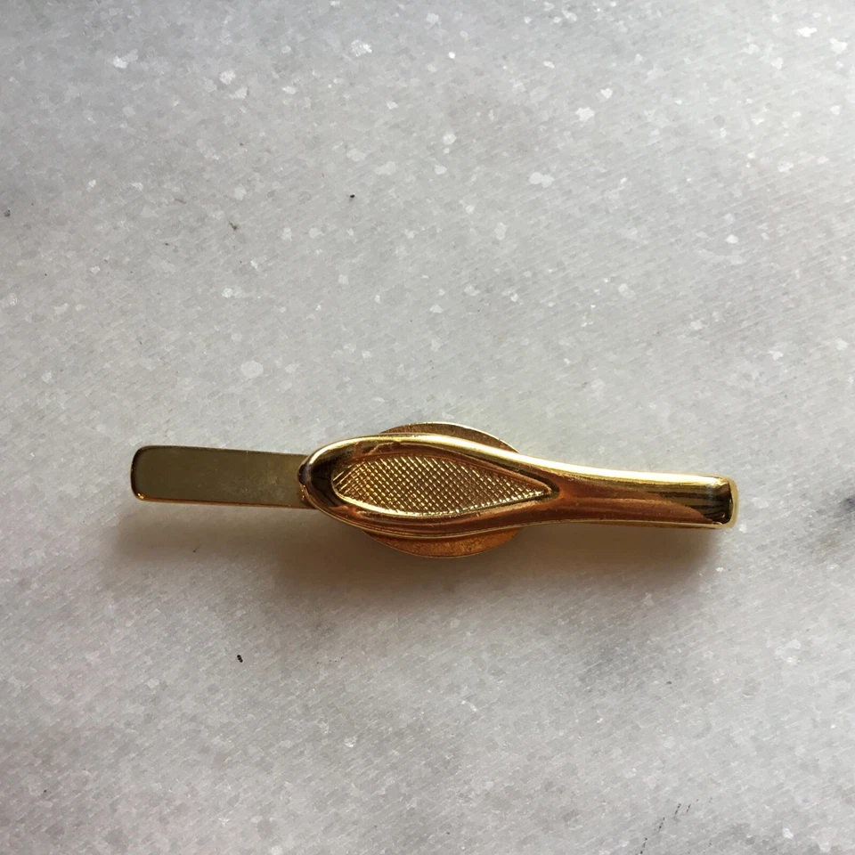 Lovely Vintage Tie Clip Malta Maltese Cross Shiny Gold Tone & Dark Red - Image 4 of 4