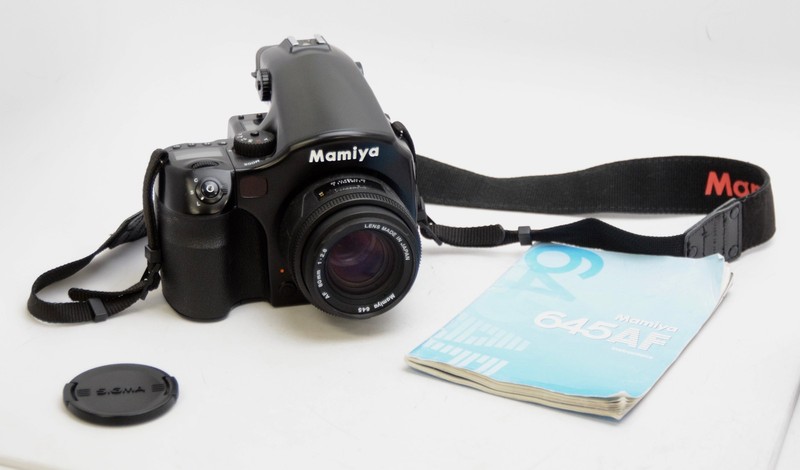 Mamiya 645 AF Medium Format Camera w/80mm f2.8 Lens and Film Back Used Tested
