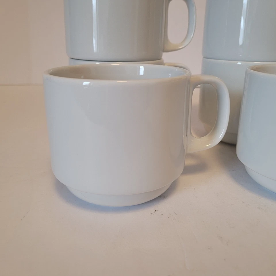 Juego de 6 tazas de café apilables Logan blancas diseñadas por Martin Hunt Foto 4 de 4