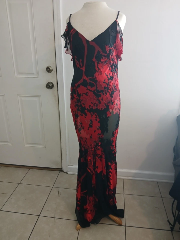 Yvonne LaFleur New Orleans, lindo preto e vermelho, formal. Colher traseira, tamanho 12. - Imagem 2 de 4