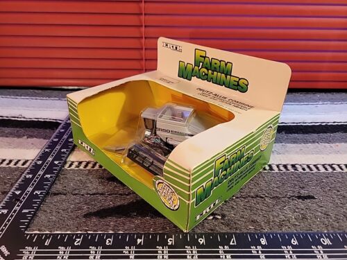 ERTL Gleaner R50 Combine 1/64 Diecast Replica Collectible - Picture 3 of 6