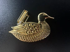 Douglas Paquette Gold Tone Duck Belt Buckle 2 Pieces - VINTAGE (I3)