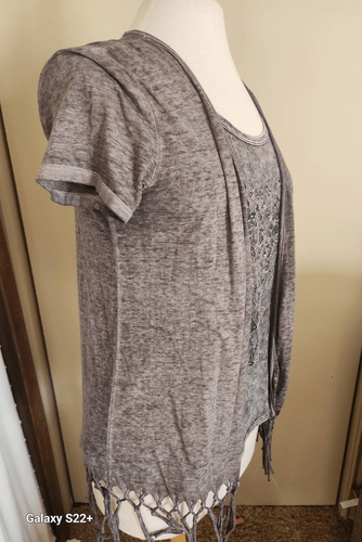 T64 Maurices 2 pc gray decorative silver-studded pattern tank and fringed kimono - Picture 2 of 11