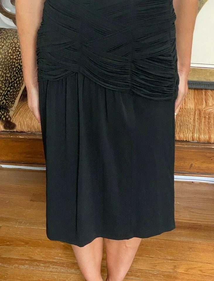 FALDA RECTA MIDI AJUSTADA DRAPEADA ACANALADA NEGRA HECHA EN ITALIA BURBERRY LONDON 6 Foto 2 de 4