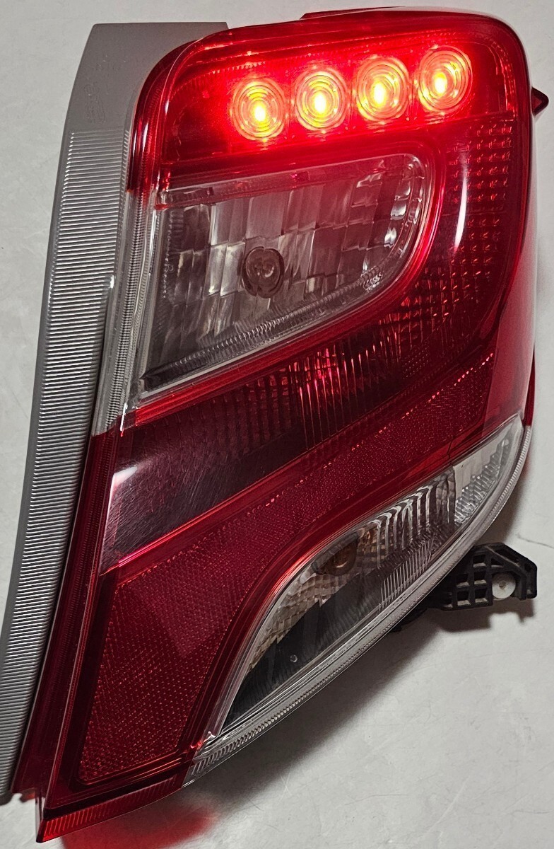 130 ヴィッツ ヘッドライト左右 HID NC52-236 バラスト無し HIDヘッド