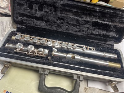 Vintage BUNDY II Flute by the Selmer Company w/ Hard Case