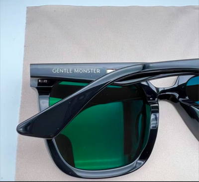 Gentle Monster Square Sunglasses in black acetate Lo Cell 01 Black