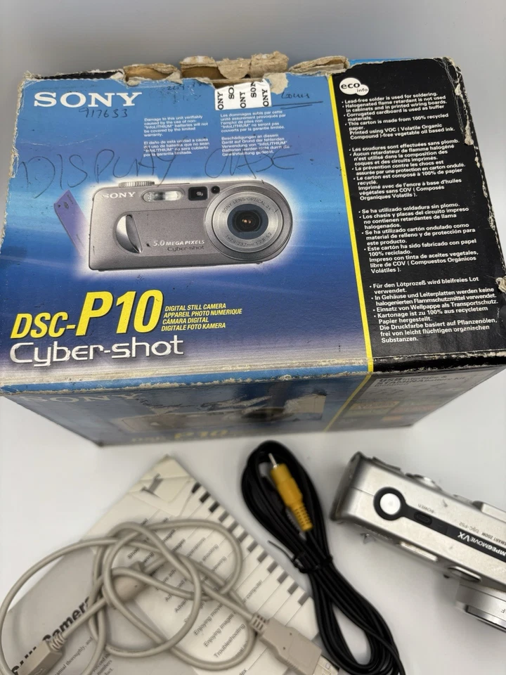 Sony Cyber-shot DSC-P10 5.0MP Digital Camera - Silver - Image 2 of 4