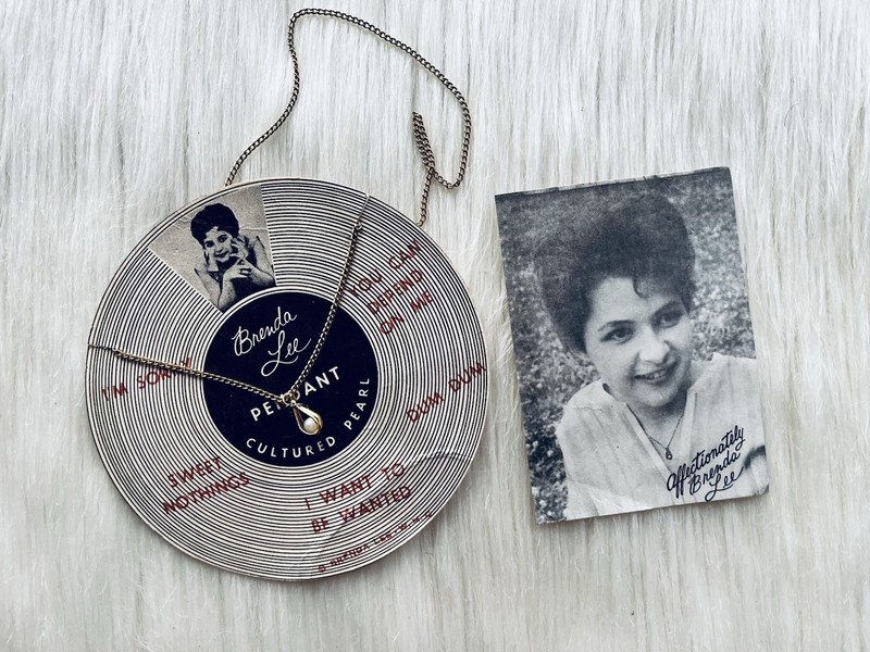 BRENDA LEE Vintage 1950s Cultured Pearl Pendant Necklace & Photo