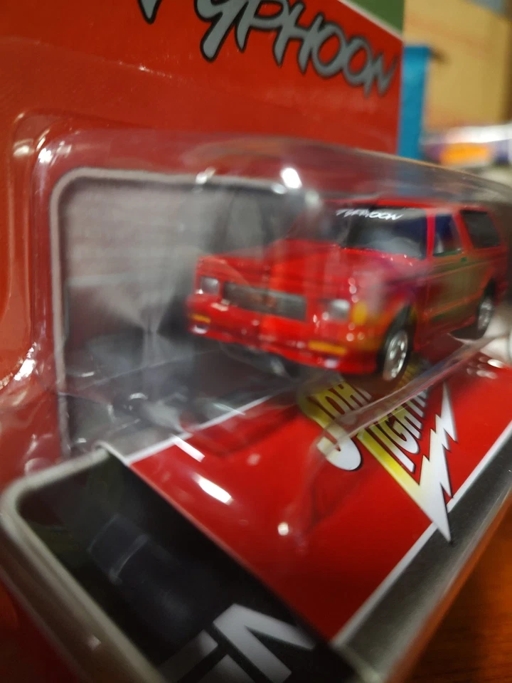 Lata de almacenamiento de coleccionista Johnny Lightning 1992 GMC Typhoon rojo versión A 🆕 Foto 4 de 4