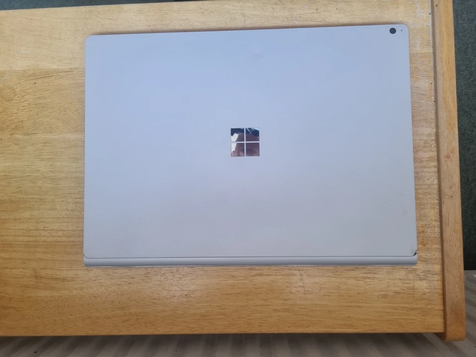 Microsoft Surface Book  13.5" Intel i5-8th Gen.  8GB RAM 256GB SSD - Image 4 of 4