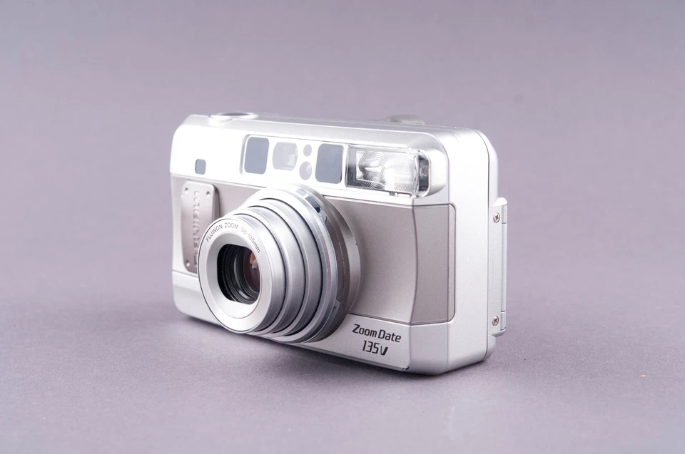 Fujifilm Zoom Date 135V 35mm Point & Shoot Film Camera - Image 2 of 4