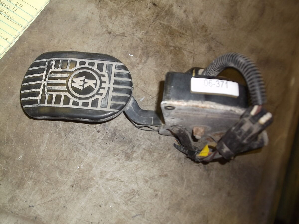 Kenworth S21-1009-200 Pedal Assembly KW Throttle MFG 89 Kenworth S21-1009-200 Pedal Assembly KW Throttle MFG 89