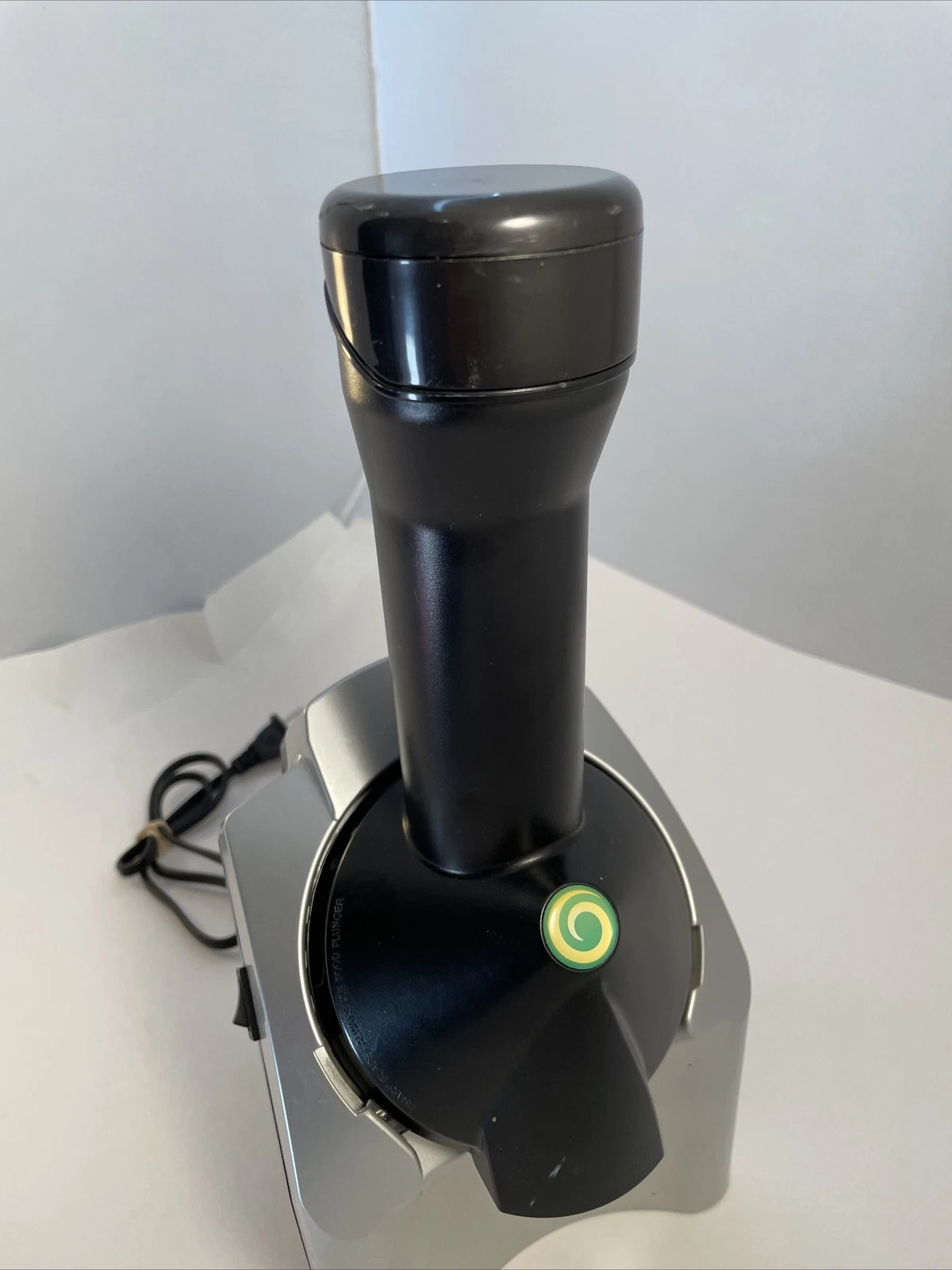 Yonanas Deluxe Ice Cream Frozen Yogurt Treat Maker Black Silver Dole Model 901