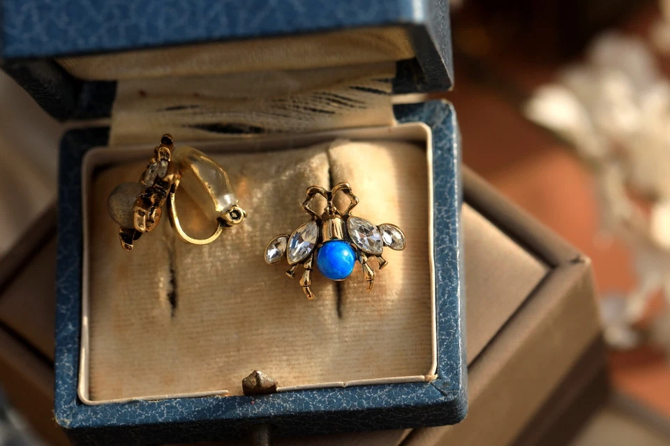 Ohrringe Clip On Golden Klein Insect Biene Perle Jade Opal Blau QD4 - Bild 3 von 4