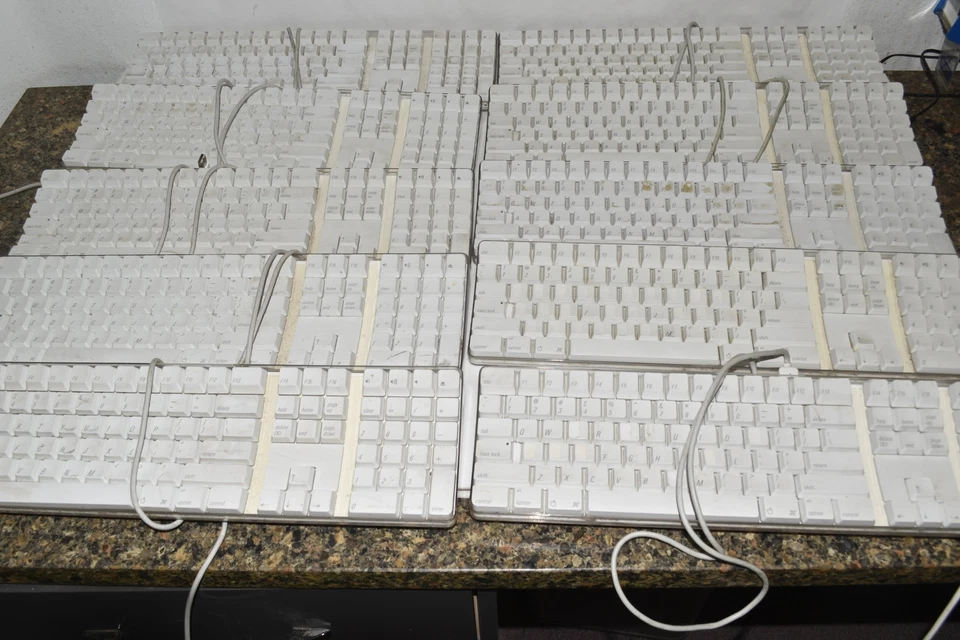 Apple A1048 USB Verkabelte Tastatur - ECHT / OEM Los Von 20 (JPV22) - Bild 4 von 4