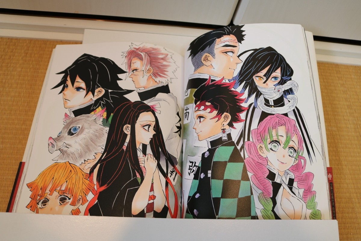 GLOOMY ART BOOK ・DVD・ペーパーバックセット Demon Slayer Art (Hardcover) Set of 2 Artbooks and Coloring Books
